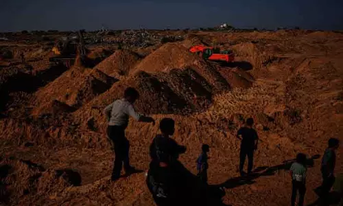 Gaza  में MSF ने हवाई हमलों में घायल महिलाओं और बच्चों का इलाज किया