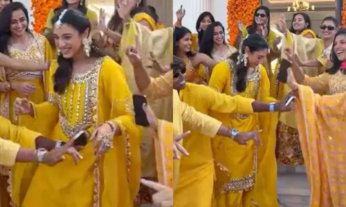 Smriti Mandhana की हल्दी सेरेमनी का वीडियो और फोटो वायरल Smriti Mandhana की हल्दी सेरेमनी का वीडियो और फोटो वायरल