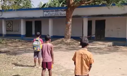 तीनों टीचर BLO हैं, स्कूल में ताला लगा, अभिभावक नाराज तीनों टीचर BLO हैं, स्कूल में ताला लगा, अभिभावक नाराज