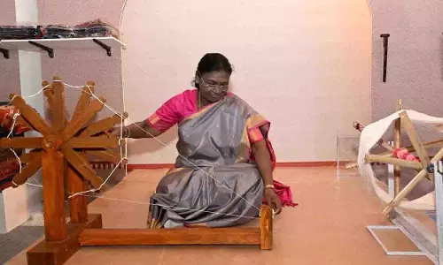 Hyderabad: राष्ट्रपति ने भारतीय कला महोत्सव का शुभारंभ किया Hyderabad: राष्ट्रपति ने भारतीय कला महोत्सव का शुभारंभ किया