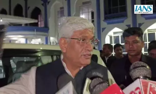 दुबई एयर शो में IAF के तेजस फाइटर जेट की क्रैश घटना पर बोले केंद्रीय मंत्री गजेंद्र सिंह शेखावत दुबई एयर शो में IAF के तेजस फाइटर जेट की क्रैश घटना पर बोले केंद्रीय मंत्री गजेंद्र सिंह शेखावत