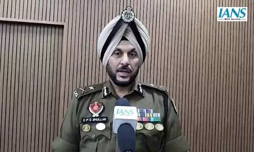 अमृतसर: आरोपी की गॉक पिस्टल से फायरिंग, पुलिस ने कार्रवाई कर हिरासत में लिया अमृतसर: आरोपी की गॉक पिस्टल से फायरिंग, पुलिस ने कार्रवाई कर हिरासत में लिया