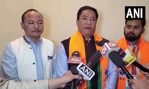हाईवे मुआवजा घोटाले पर मुख्यमंत्री पेमा खांडू ने सभी जांच कमेटी सदस्यों को निलंबित किया हाईवे मुआवजा घोटाले पर मुख्यमंत्री पेमा खांडू ने सभी जांच कमेटी सदस्यों को निलंबित किया