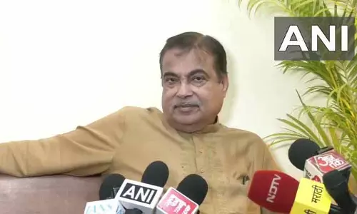 केंद्रीय मंत्री नितिन गडकरी ने 70 करोड़ रुपये की सहायता और एग्रो कन्वेंशन सेंटर का उद्घाटन किया