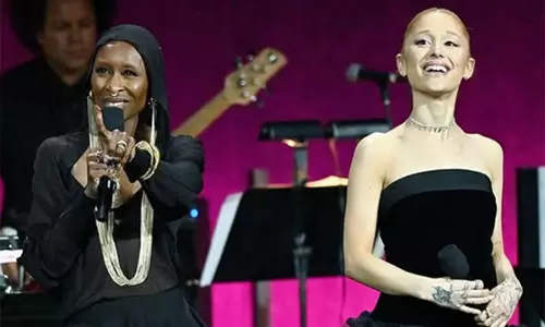 Cynthia Erivo ने सिंगापुर प्रीमियर में एरियाना ग्रांडे की सुरक्षा संभाली