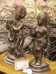 Unnao: खेत की खुदाई के दौरान राधा-कृष्ण की मूर्ति मिलने से सनसनी Unnao: खेत की खुदाई के दौरान राधा-कृष्ण की मूर्ति मिलने से सनसनी