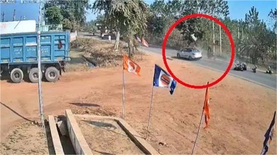 Saharanpur: नीलगाय से बाइक टकराई, 3 लोग घायल, गाय की मौत Saharanpur: नीलगाय से बाइक टकराई, 3 लोग घायल, गाय की मौत