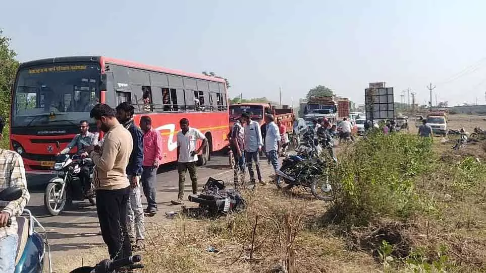 Chhatrapati Sambhajinagar : नंदराबाद के पास ट्रक की टक्कर में 27 साल के मोटरसाइकिल सवार की मौत Chhatrapati Sambhajinagar : नंदराबाद के पास ट्रक की टक्कर में 27 साल के मोटरसाइकिल सवार की मौत