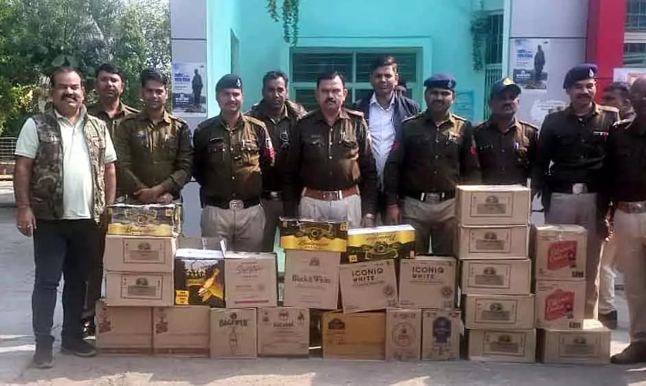 Bhopal : ₹20 लाख की अवैध शराब और SUV के साथ सप्लायर पकड़ा गया Bhopal : ₹20 लाख की अवैध शराब और SUV के साथ सप्लायर पकड़ा गया