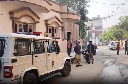 घर में आग लगने से चार लोगों की मौत, दम घुटने से मौत होने की संभावना घर में आग लगने से चार लोगों की मौत, दम घुटने से मौत होने की संभावना