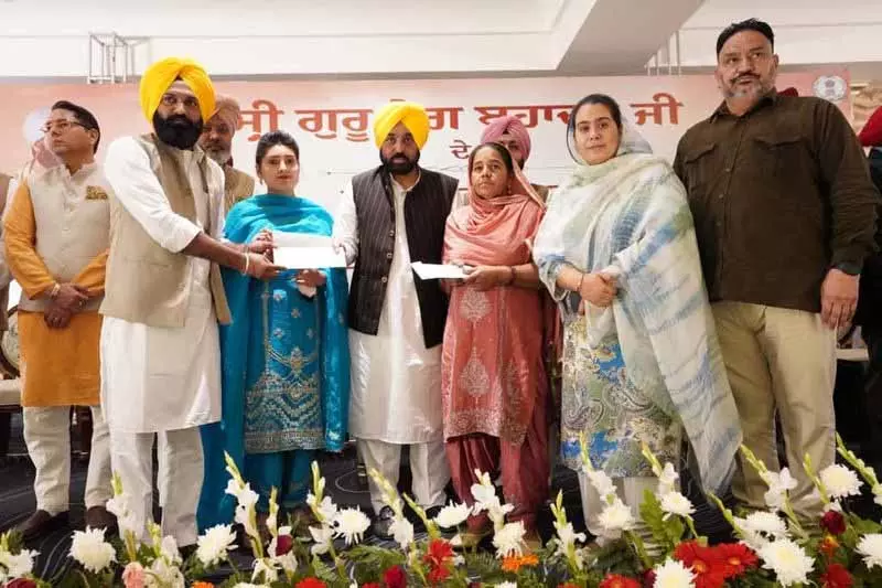 Punjab CM ने कार्यवाहक अकाल तख्त जत्थेदार की वैधता पर सवाल उठाए Punjab CM ने कार्यवाहक अकाल तख्त जत्थेदार की वैधता पर सवाल उठाए