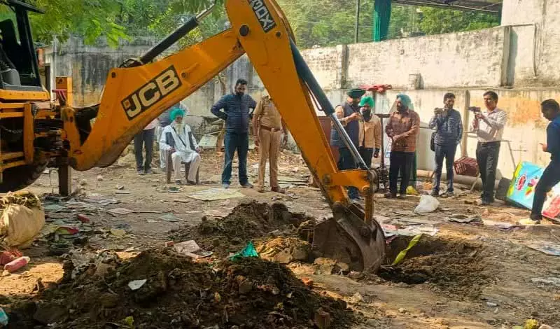 ट्रेलर के पार्ट्स मिलने के बाद नाभा EO ने कहा, आप नेता ने मेरे घर पर कब्जा कर लिया ट्रेलर के पार्ट्स मिलने के बाद नाभा EO ने कहा, आप नेता ने मेरे घर पर कब्जा कर लिया