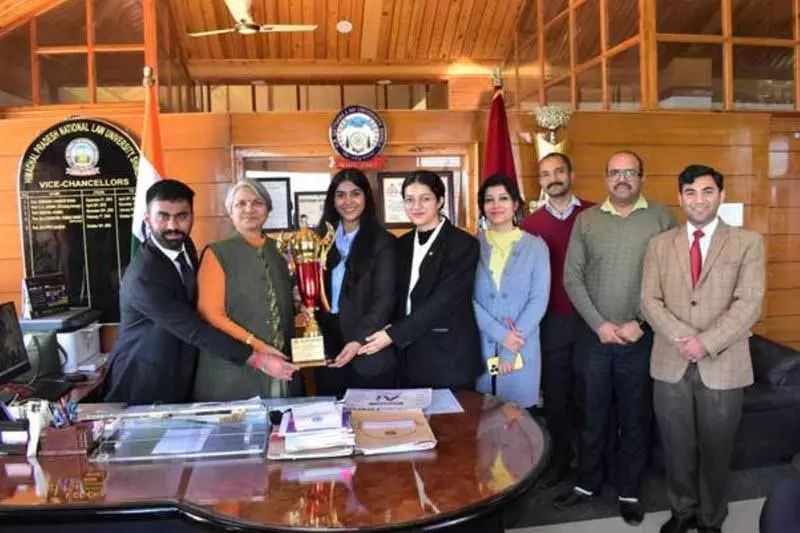 Shimla Law University ने पहला विधि वार्ता आर्बिट्रेशन मूट कोर्ट इवेंट जीता Shimla Law University ने पहला विधि वार्ता आर्बिट्रेशन मूट कोर्ट इवेंट जीता