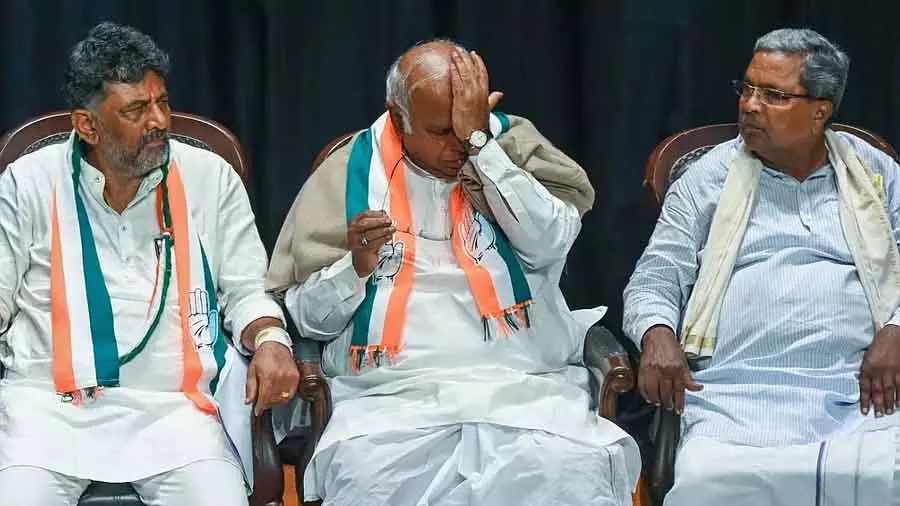 Delhi में कांग्रेस के छह विधायक मल्लिकार्जुन खड़गे से मिले Delhi में कांग्रेस के छह विधायक मल्लिकार्जुन खड़गे से मिले