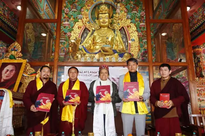 Dalai Lama के खुशी के रास्ते पर किताब शिमला में रिलीज़ हुई Dalai Lama के खुशी के रास्ते पर किताब शिमला में रिलीज़ हुई