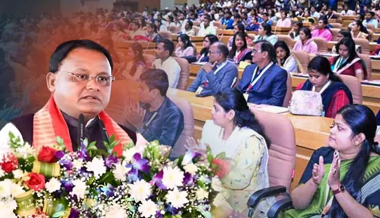 CM Majhi 25 नवंबर को 13 विभागों में 7,000 जॉब लेटर बांटेंगे CM Majhi 25 नवंबर को 13 विभागों में 7,000 जॉब लेटर बांटेंगे