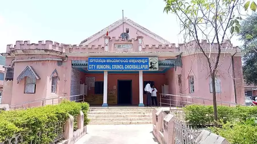 नगर परिषद और प्राधिकरण में गड़बड़ी : लोकायुक्त से शिकायत नगर परिषद और प्राधिकरण में गड़बड़ी : लोकायुक्त से शिकायत
