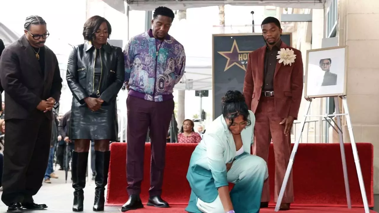 Chadwick Boseman की पत्नी सिमोन लेडवर्ड रो पड़ीं Chadwick Boseman की पत्नी सिमोन लेडवर्ड रो पड़ीं