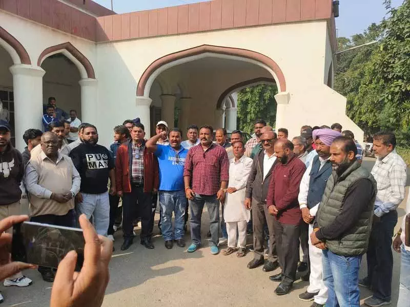 Jalandhar: सुप्रीम कोर्ट ने मारपीट के मामले में पुलिस की ‘एकतरफ़ा’ कार्रवाई पर नाराज़गी जताई Jalandhar: सुप्रीम कोर्ट ने मारपीट के मामले में पुलिस की ‘एकतरफ़ा’ कार्रवाई पर नाराज़गी जताई