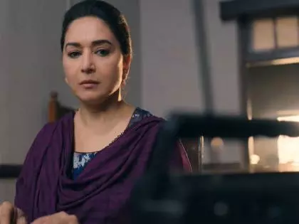 सीरियल किलर ड्रामा ‘मिसेज देशपांडे’ में Madhuri Dixit का रॉ अवतार सीरियल किलर ड्रामा ‘मिसेज देशपांडे’ में Madhuri Dixit का रॉ अवतार
