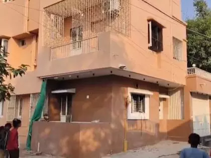Gujarat: गोधरा में आग लगने से एक ही परिवार के 4 लोगों की मौत Gujarat: गोधरा में आग लगने से एक ही परिवार के 4 लोगों की मौत