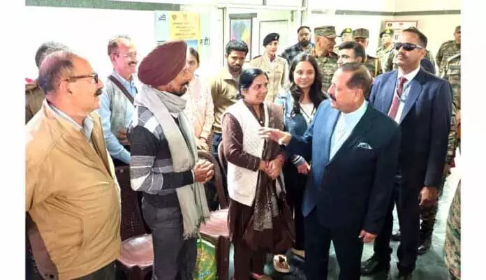 Dr Jitendra ने उधमपुर में भारतीय सेना के पहले मेगा हेल्थ कैंप की सराहना की Dr Jitendra ने उधमपुर में भारतीय सेना के पहले मेगा हेल्थ कैंप की सराहना की