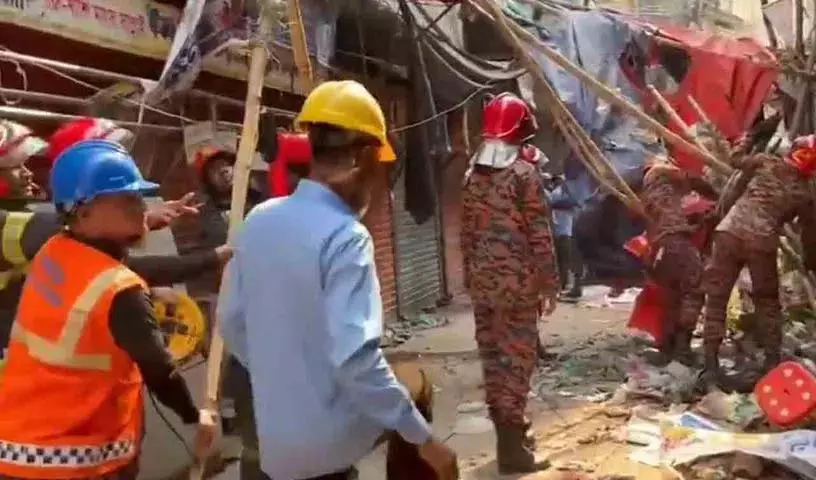 Bangladesh में 5-7 तीव्रता के भूकंप से 6 लोगों की मौत Bangladesh में 5-7 तीव्रता के भूकंप से 6 लोगों की मौत