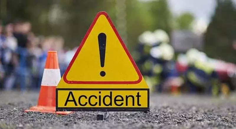 दर्दनाक सडक़ हादसा, महिला सहित तीन लोगों की मौके पर मौत दर्दनाक सडक़ हादसा, महिला सहित तीन लोगों की मौके पर मौत