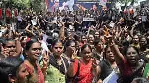 Chennai सर: AIADMK ने DMK के कथित दखल के खिलाफ विरोध प्रदर्शन किया Chennai सर: AIADMK ने DMK के कथित दखल के खिलाफ विरोध प्रदर्शन किया