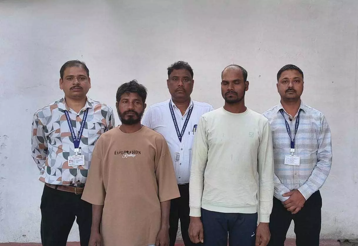 शेयर ट्रेडिंग से लाखों की धोखाधड़ी, 2 आरोपी ओडिशा से गिरफ्तार शेयर ट्रेडिंग से लाखों की धोखाधड़ी, 2 आरोपी ओडिशा से गिरफ्तार