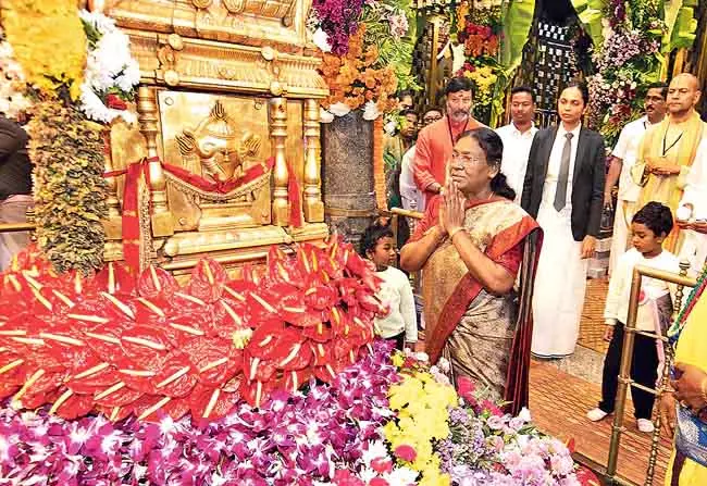 Tiruchanur : देवी पद्मावती की सेवा में राष्ट्रपति Tiruchanur : देवी पद्मावती की सेवा में राष्ट्रपति