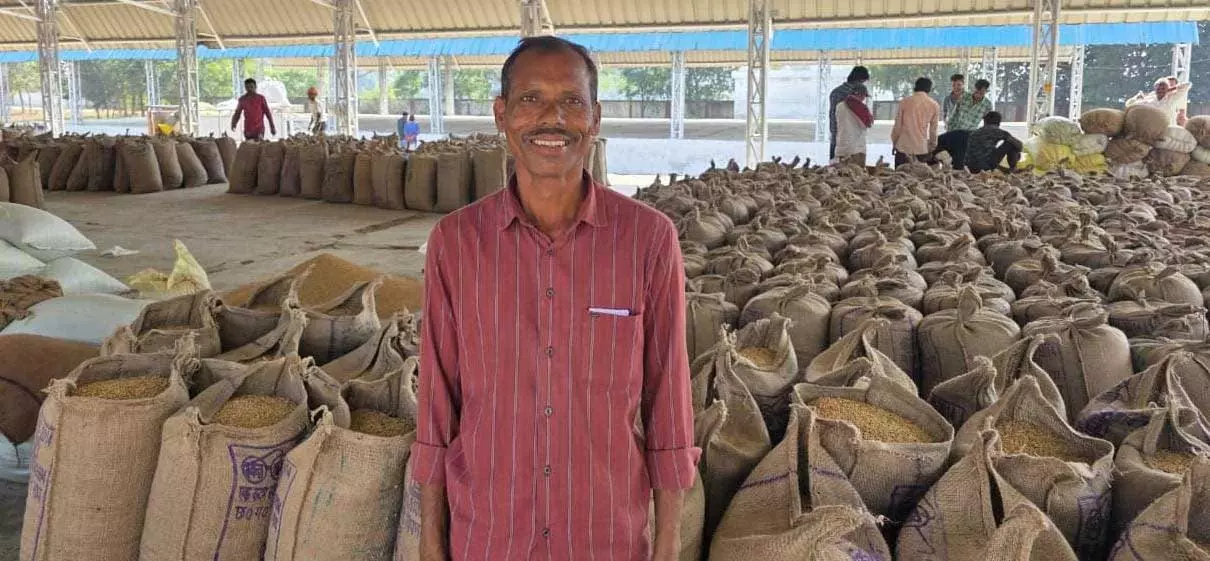 घर बैठे धान विक्रय का नया दौर: तुंहर टोकन ऐप से किसानों को मिली बड़ी राहत घर बैठे धान विक्रय का नया दौर: तुंहर टोकन ऐप से किसानों को मिली बड़ी राहत