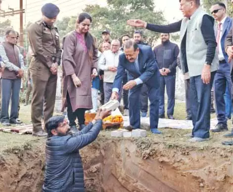 पिछली सरकारों ने उधमपुर की कृषि और दूध की संभावनाओं को नज़रअंदाज़ किया: Dr. Jitendra पिछली सरकारों ने उधमपुर की कृषि और दूध की संभावनाओं को नज़रअंदाज़ किया: Dr. Jitendra