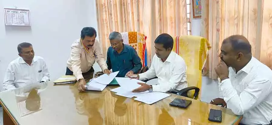 कैंसर सेंटर बनाने के लिए कदम: MIMS अधिकारियों के साथ रिव्यू मीटिंग कैंसर सेंटर बनाने के लिए कदम: MIMS अधिकारियों के साथ रिव्यू मीटिंग