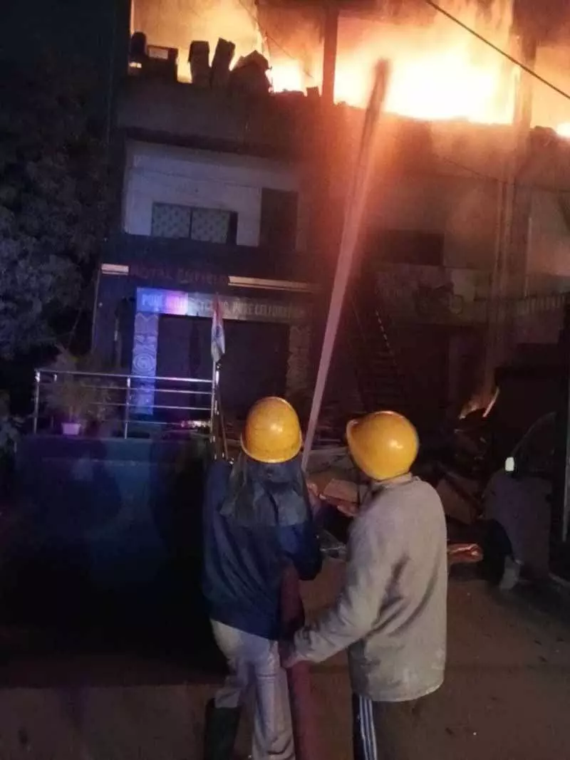 Baddi में अमाटर लैब्स में भीषण आग लगी, किसी के हताहत होने की खबर नहीं Baddi में अमाटर लैब्स में भीषण आग लगी, किसी के हताहत होने की खबर नहीं