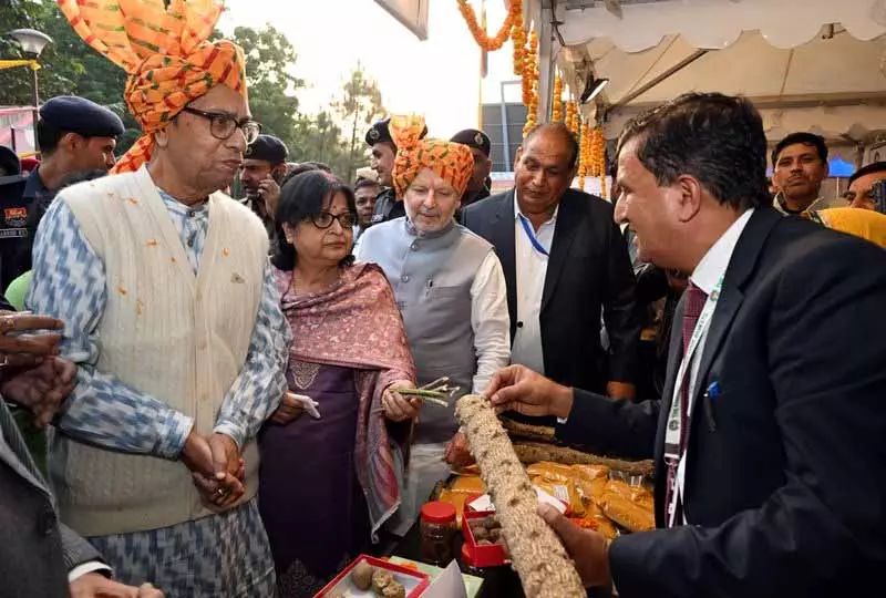 सहकारिता आंदोलन ग्रामीण अर्थव्यवस्था का मजबूत स्तंभ है: Haryana Governor सहकारिता आंदोलन ग्रामीण अर्थव्यवस्था का मजबूत स्तंभ है: Haryana Governor