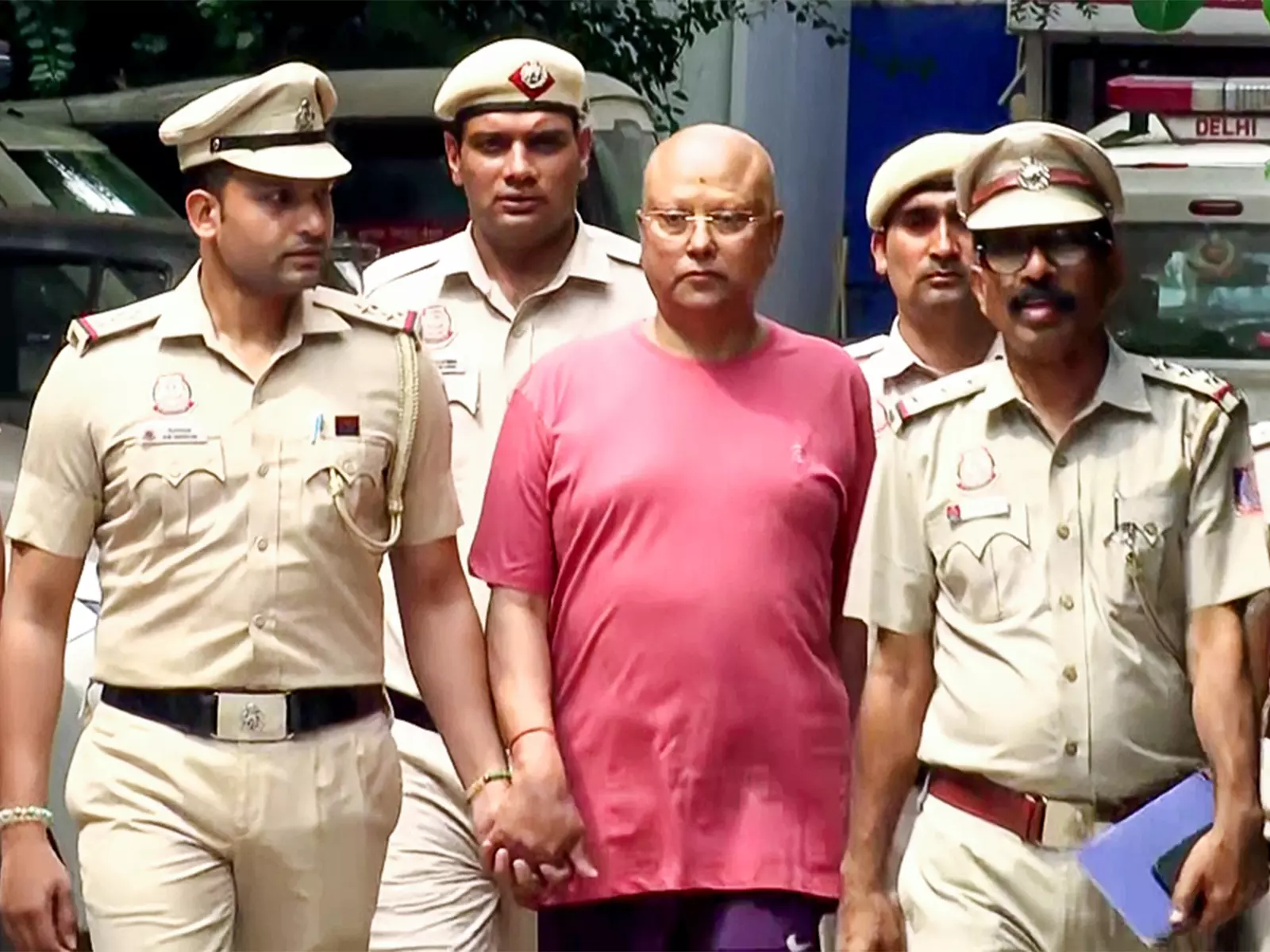 Delhi: फर्जी नंबर प्लेट मामले में चैतन्यानंद सरस्वती गिरफ्तार Delhi: फर्जी नंबर प्लेट मामले में चैतन्यानंद सरस्वती गिरफ्तार
