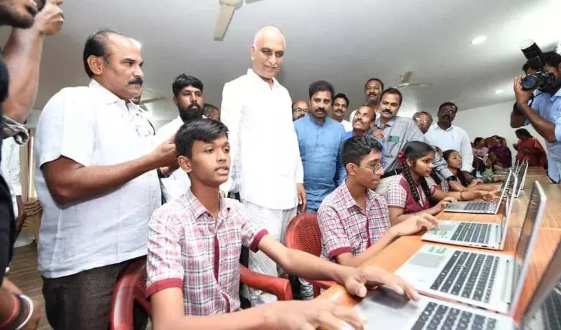 Harish Rao ने इंदिरानगर सरकारी स्कूल में कंप्यूटर लैब खोली Harish Rao ने इंदिरानगर सरकारी स्कूल में कंप्यूटर लैब खोली