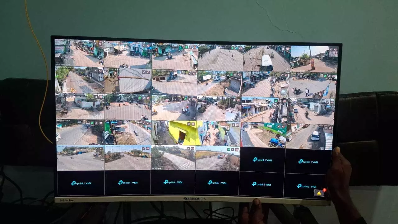 सारागांव हुआ हाईटेक: 32 CCTV कैमरों से क्षेत्र में अपराध पर लगेगी लगाम सारागांव हुआ हाईटेक: 32 CCTV कैमरों से क्षेत्र में अपराध पर लगेगी लगाम