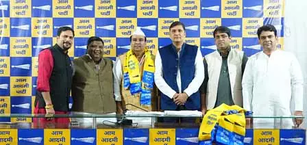 पूर्व मंत्री आसिम अहमद खान ने छोड़ी कांग्रेस, आम आदमी पार्टी में हुए शामिल पूर्व मंत्री आसिम अहमद खान ने छोड़ी कांग्रेस, आम आदमी पार्टी में हुए शामिल