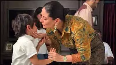 Kareena Kapoor ने बेटे जेह के साथ प्यार भरा पल शेयर किया Kareena Kapoor ने बेटे जेह के साथ प्यार भरा पल शेयर किया