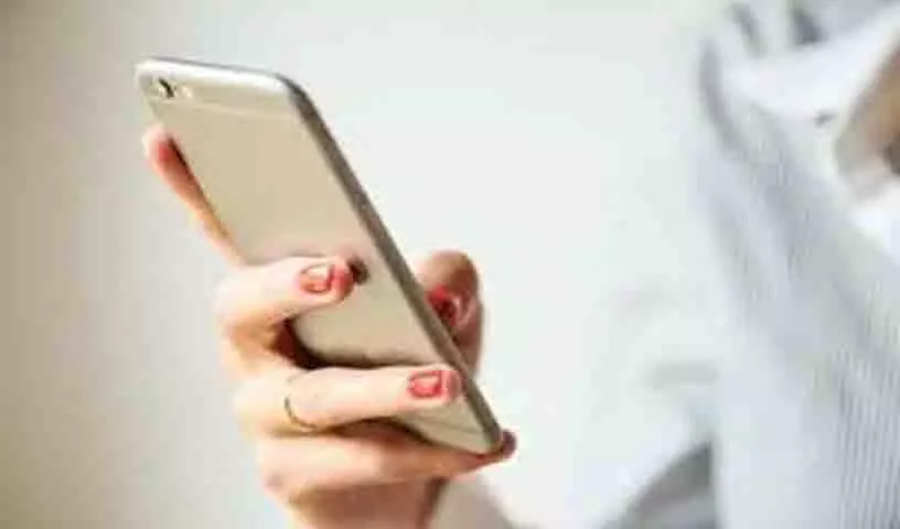 GRP ने बरामद 200 मोबाइल मालिकों को सौंपे GRP ने बरामद 200 मोबाइल मालिकों को सौंपे