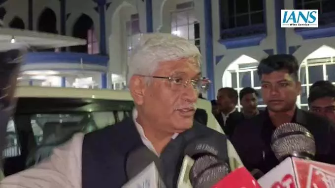 दुबई एयर शो में IAF के तेजस फाइटर जेट की क्रैश घटना पर बोले केंद्रीय मंत्री गजेंद्र सिंह शेखावत दुबई एयर शो में IAF के तेजस फाइटर जेट की क्रैश घटना पर बोले केंद्रीय मंत्री गजेंद्र सिंह शेखावत