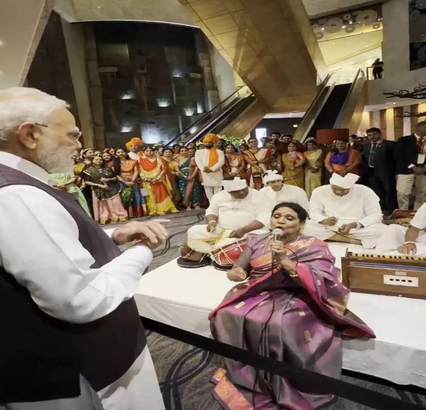 जोहान्सबर्ग में ‘गंगा मैया’ की प्रस्तुति से भावुक हुए पीएम मोदी जोहान्सबर्ग में ‘गंगा मैया’ की प्रस्तुति से भावुक हुए पीएम मोदी