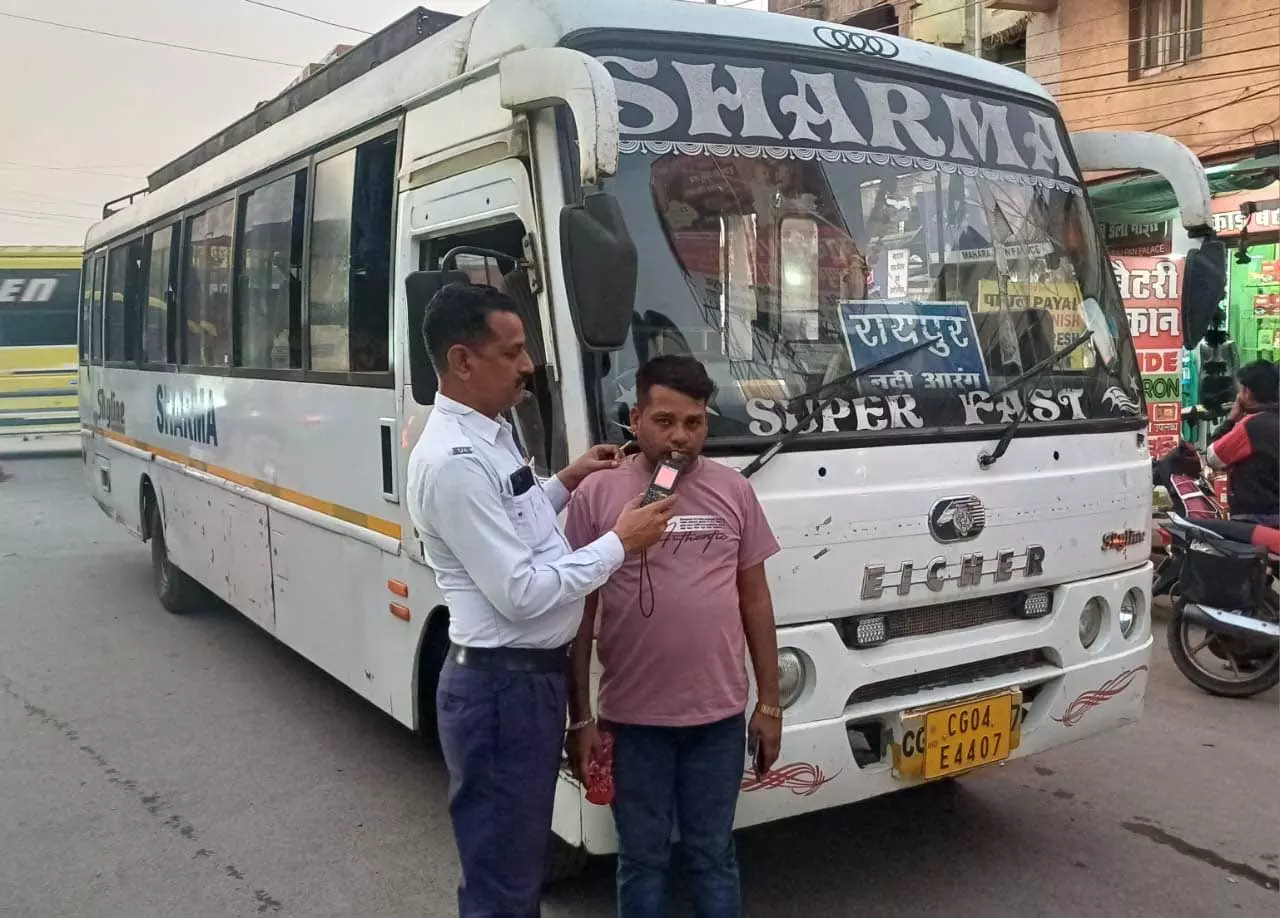 रायपुर पुलिस का ड्रंक एंड ड्राइव के खिलाफ सख्त अभियान रायपुर पुलिस का ड्रंक एंड ड्राइव के खिलाफ सख्त अभियान