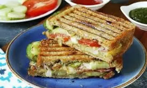 Cauliflower Sandwich : ट्राइ करें फुल गोभी सैंडविच Cauliflower Sandwich : ट्राइ करें फुल गोभी सैंडविच
