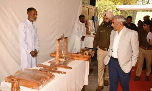 Karnal लोकायुक्त वर्मा ने करनाल जिला जेल का निरीक्षण किया, कैदियों से बातचीत की