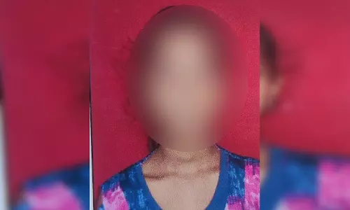 छात्रा ने खत्म की जिंदगी, स्कूल के तीसरी मंजिल से कूदी, पिता ने गंभीर आरोप लगाया छात्रा ने खत्म की जिंदगी, स्कूल के तीसरी मंजिल से कूदी, पिता ने गंभीर आरोप लगाया