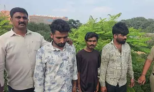 भाई ने कार में भाई की हत्या कर लाश झील में फेंकी; तीन गिरफ्तार