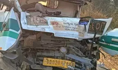 Odisha : संबलपुर में 108 एम्बुलेंस की ट्रक से टक्कर, 1 की मौत, 5 की हालत गंभीर